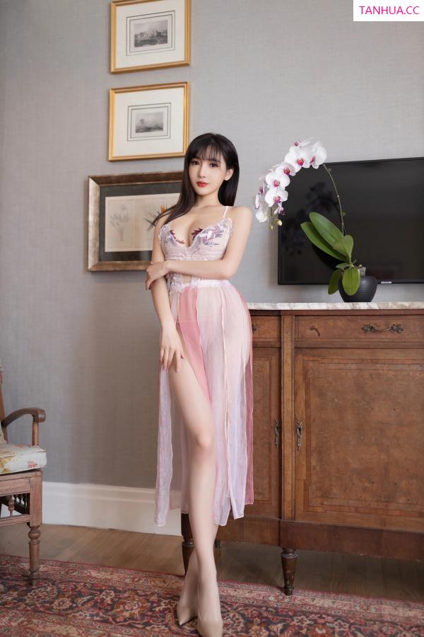 陆萱萱  [XiuRen]高清写真图 2024.08.01 No.8954 陆萱萱 长裙美腿第6张图片